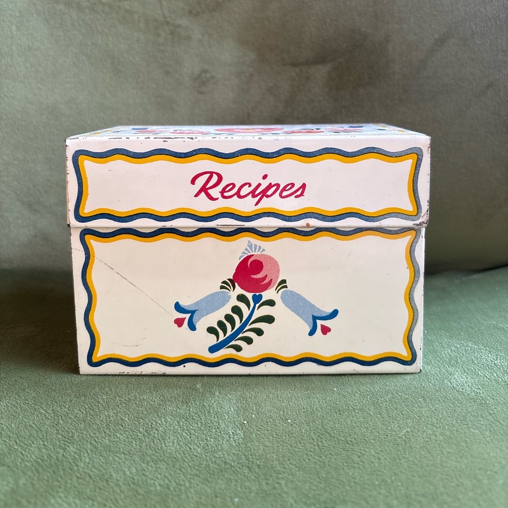 Vintage Ohio Art Co Multi-Color Dutch Hearts Flowers Design Metal Recipe Box